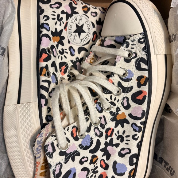 Converse - Picture 2 of 7